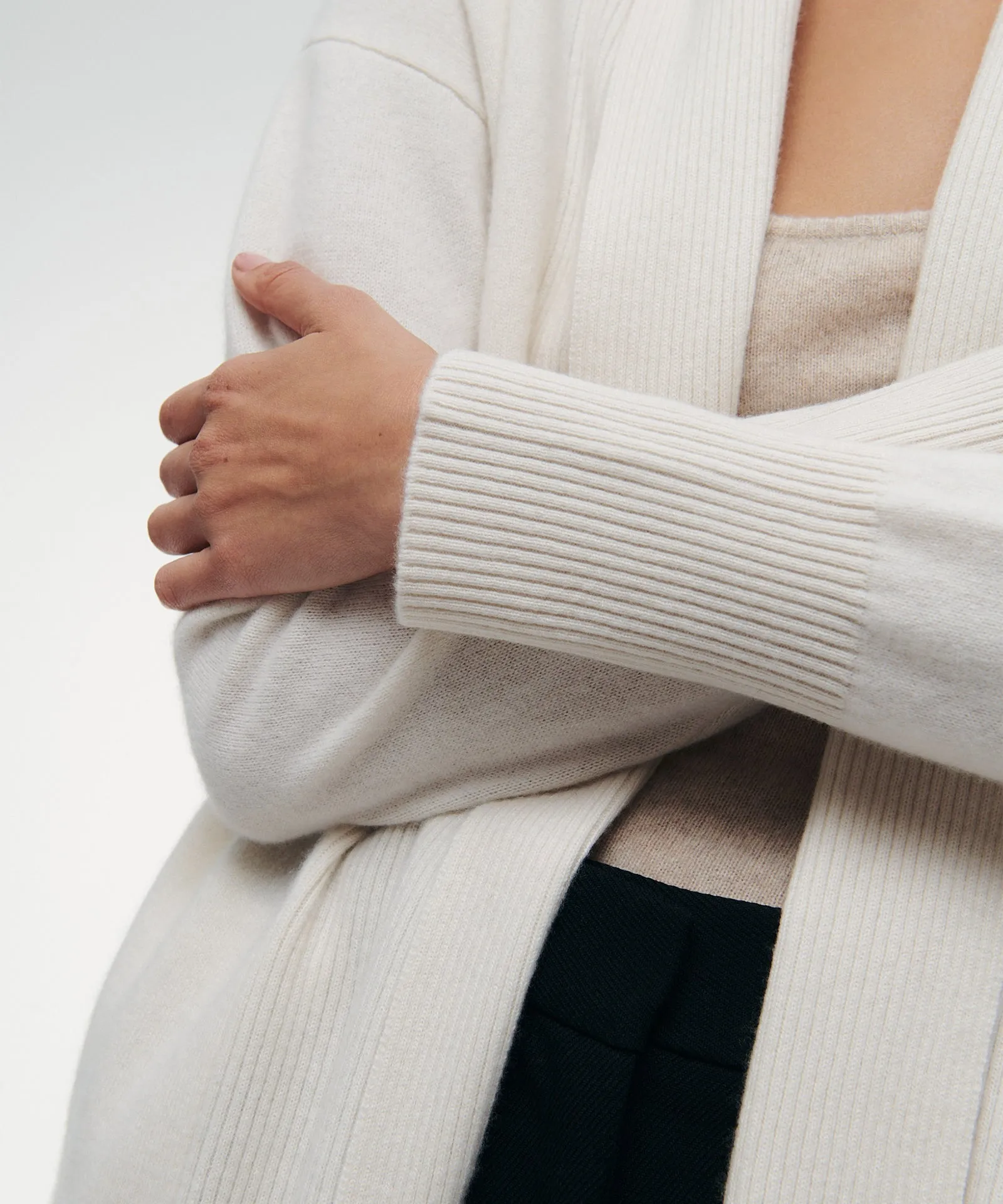Soft Cashmere Duster Cardigan with Stylish Side Slits