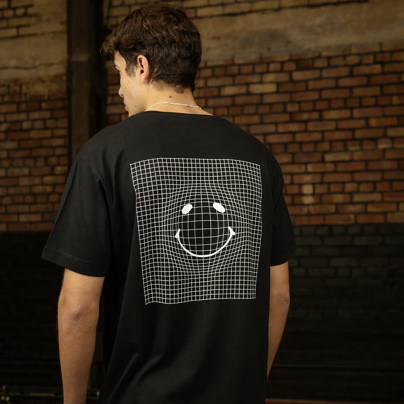 Framework White Back - Tshirt - Black