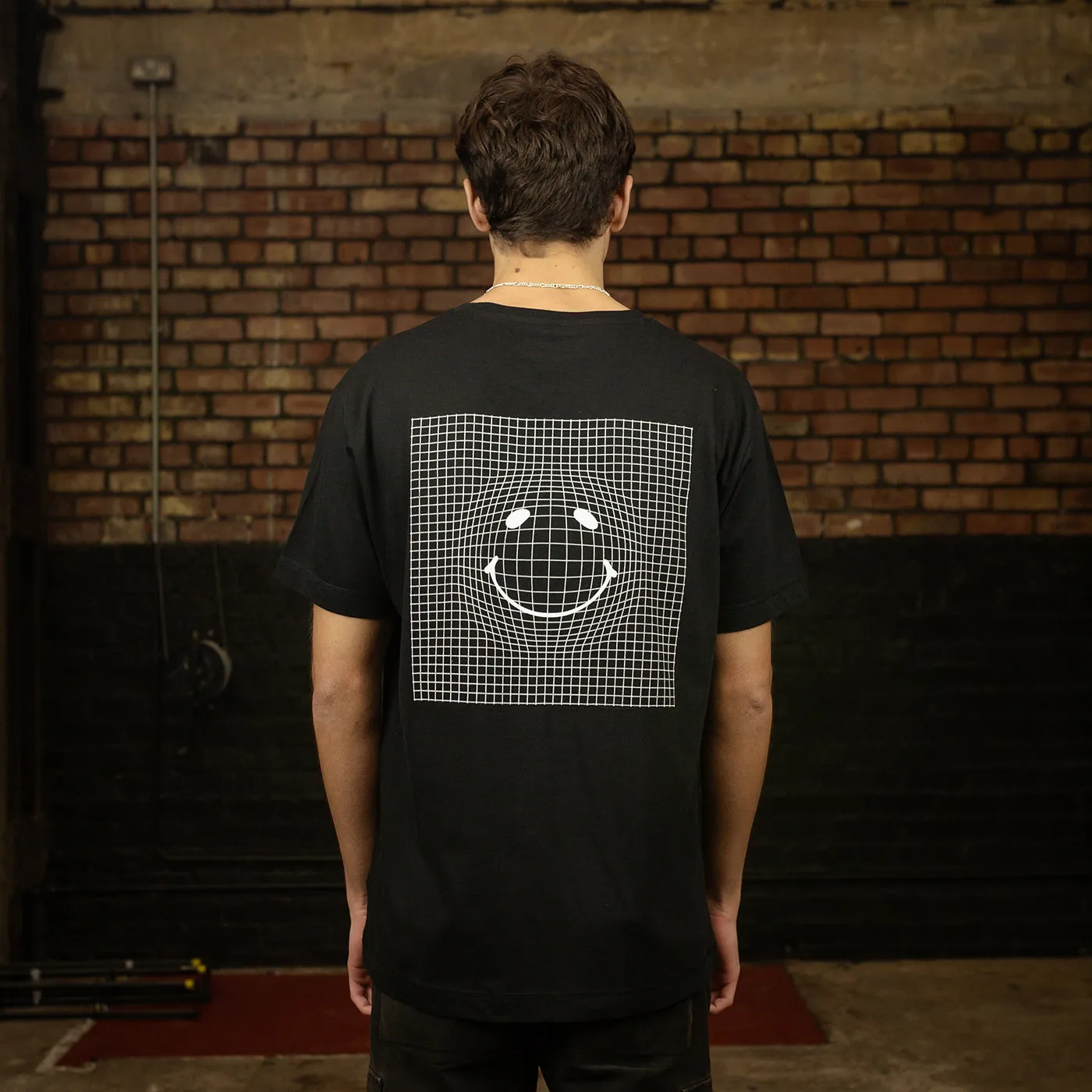 Framework White Back - Tshirt - Black