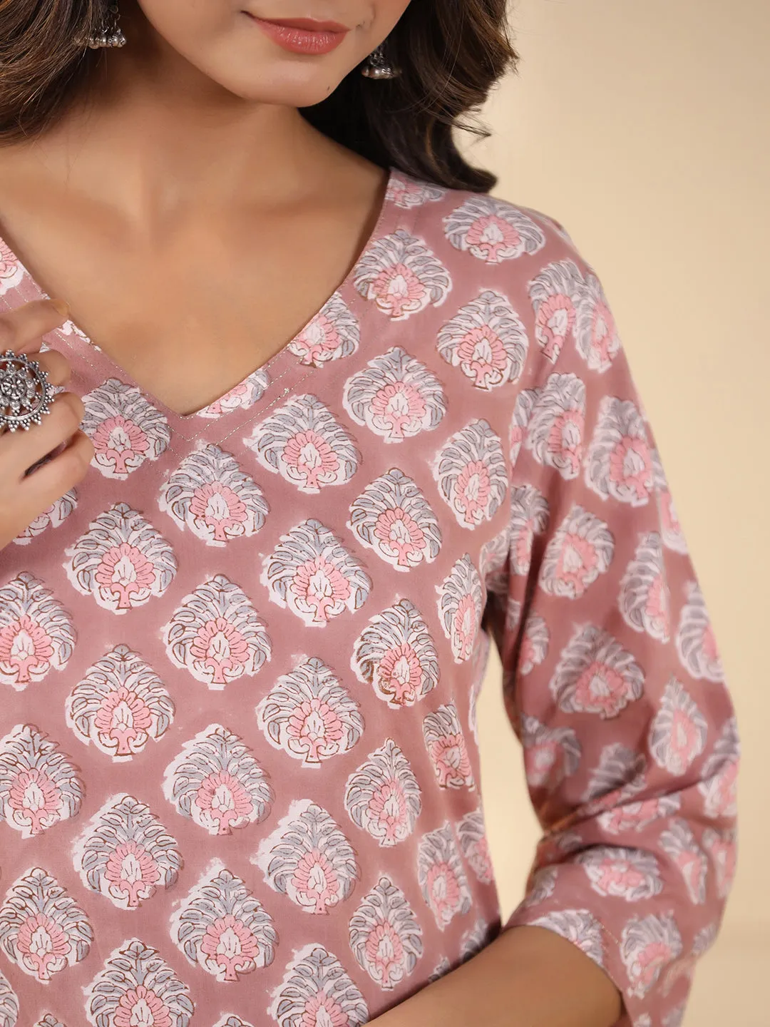 Sadabahaar Mauve Butti Handblock Printed Cotton Kurta Pant