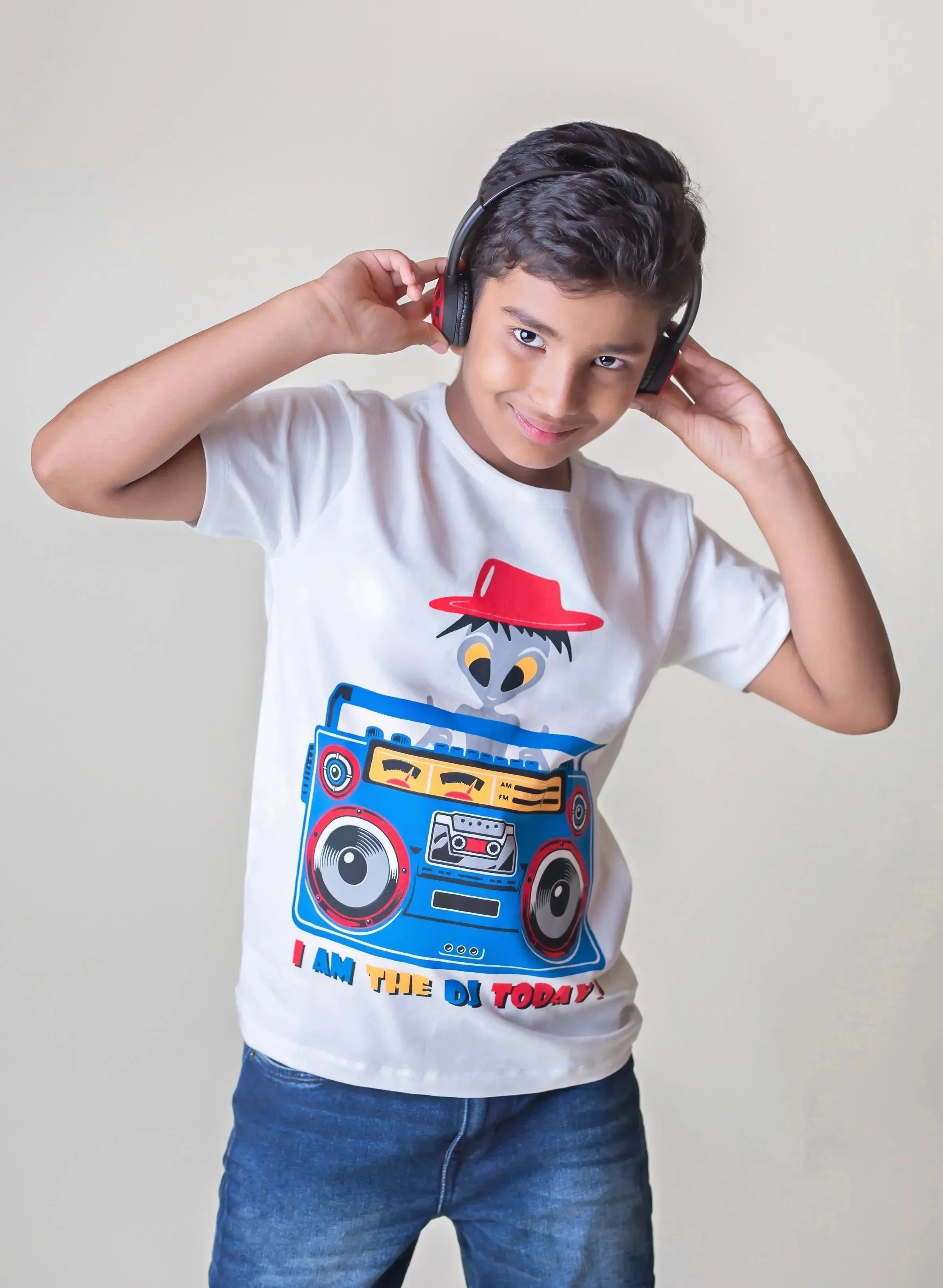 White Half Sleeves Casual Round Neck Cotton Tshirt